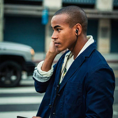 سماعات أذن JBL T205 مزودة بميكروفون