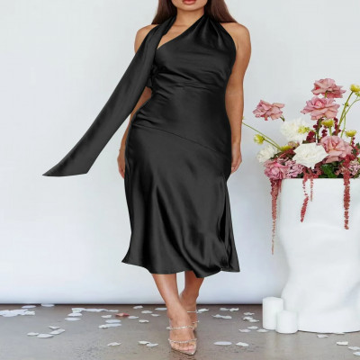 Women's dress with exposed shoulders