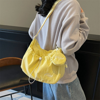 حقيبة كتف برباط كاجوال بسيطة وخفيفة الوزن وسعة كبي...