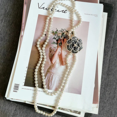 قلادة كبيرة من لؤلؤ زهرة الكاميليا