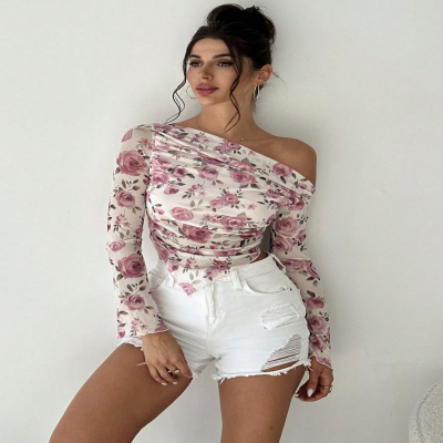 بلوزة نسائية