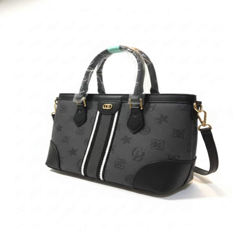 شنطة راقية نمط مونوغرام عصري: تتميز الحقيبة بنقوش...