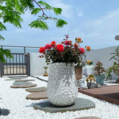 إناء زهور بتصميم بسيط