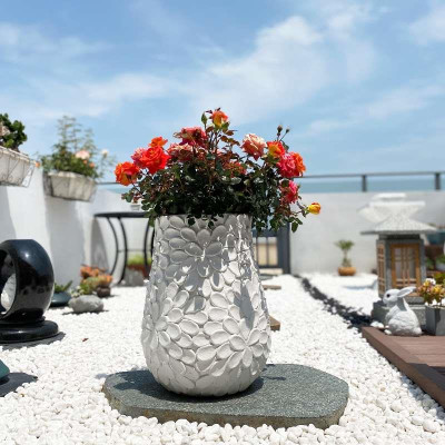 إناء زهور بتصميم بسيط