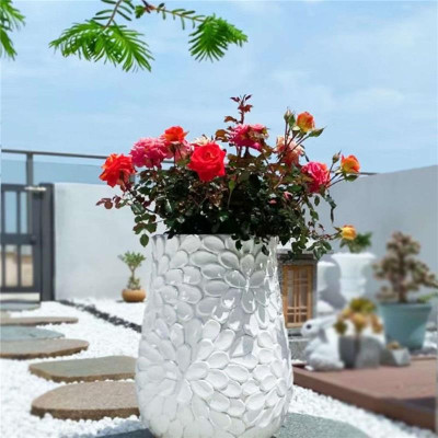 إناء زهور بتصميم بسيط