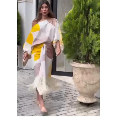 طقم نسائي تنورة وبلوزة بتصميم كاجوال عصري