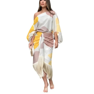 طقم نسائي تنورة وبلوزة بتصميم كاجوال عصري