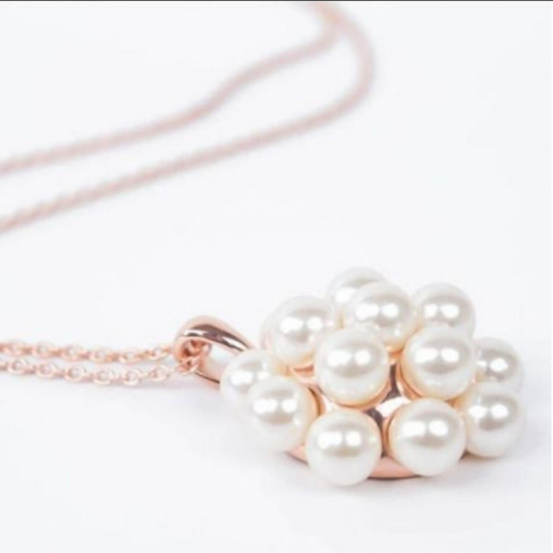 طقم ناعم من اللؤلؤ الفاخر مع سلسال مطلي بالذهب )