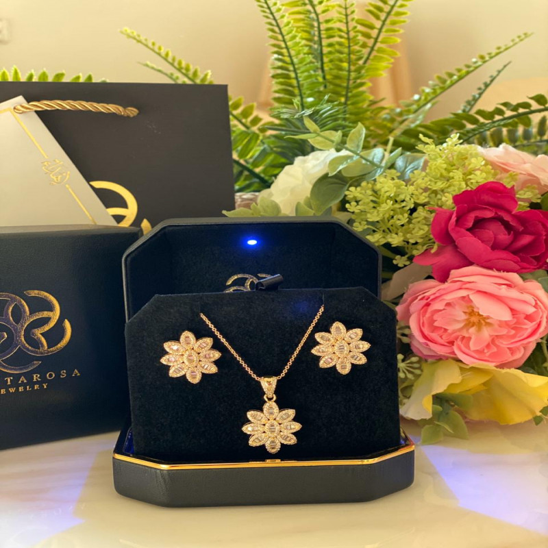 طقم النجمة راقي مطلي بالذهب ومرصع بالزركون