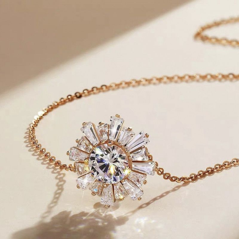 طقم أنيق مزين بأشعة الشمس المرصع بالزركون