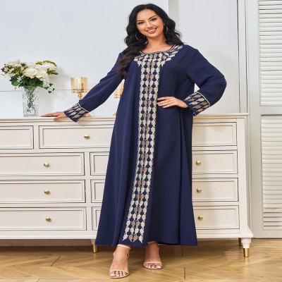 عباية نسائية مطرزة