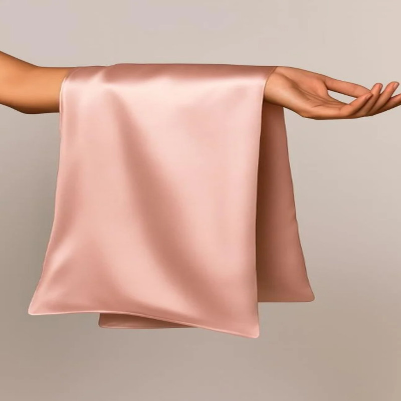 طقم النوم الحريري وردي