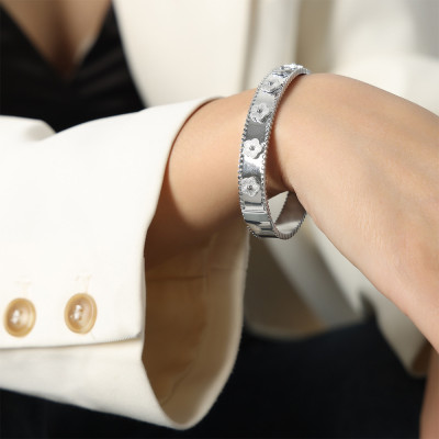 سوار زهرة خمس أوراق من الفولاذ المقاوم للصدأ للنسا...