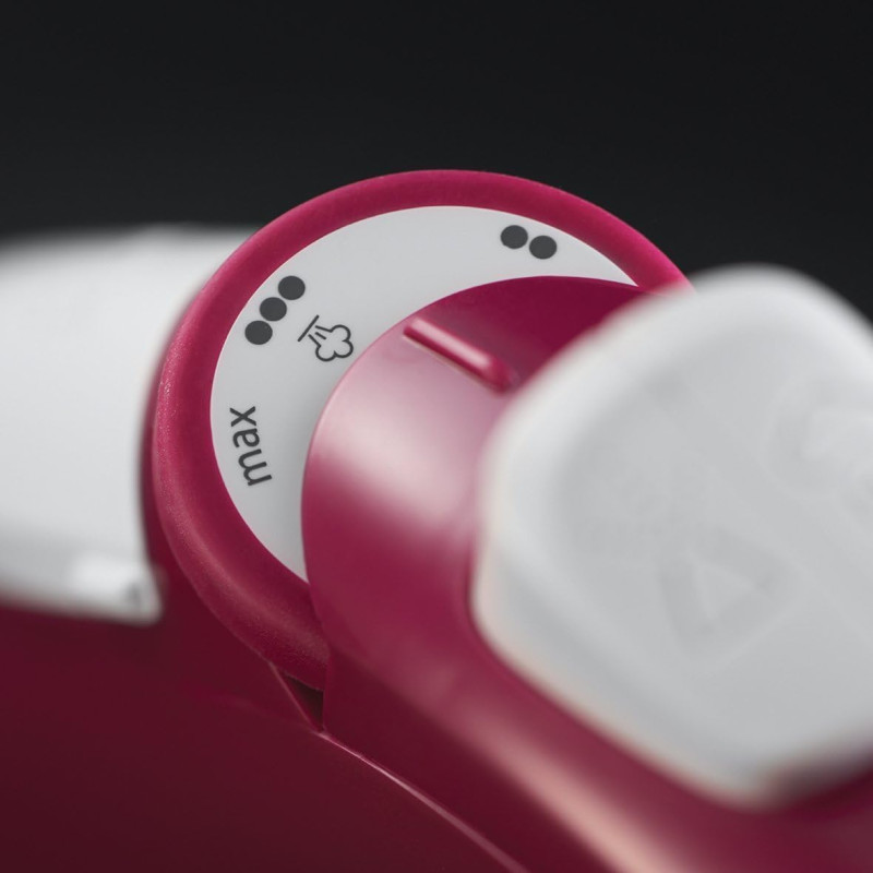 مكواة بخار من راسل هوبز - لون خمري - 2400 واط