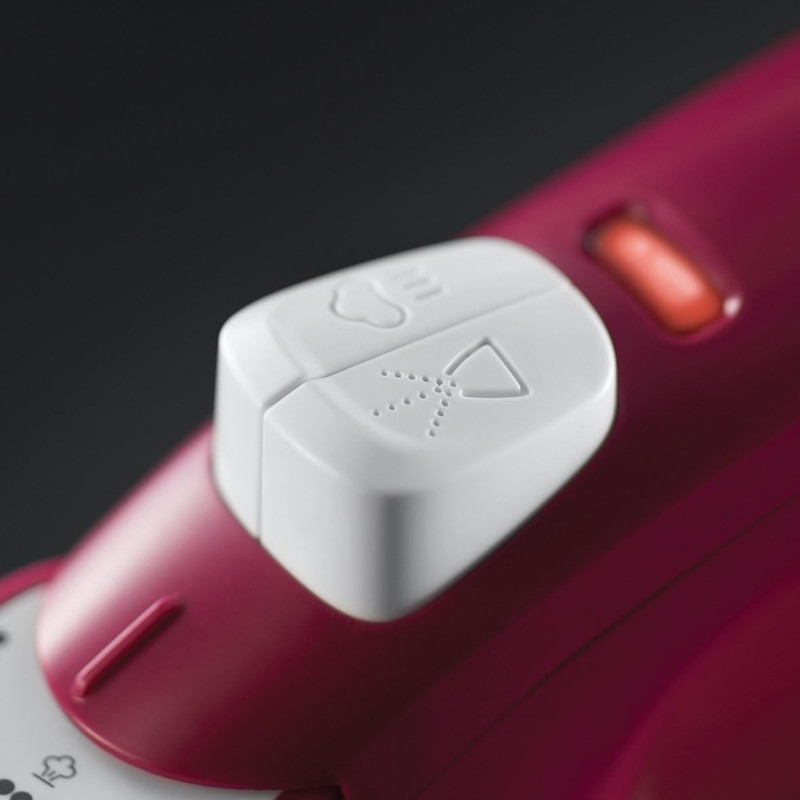 مكواة بخار من راسل هوبز - لون خمري - 2400 واط