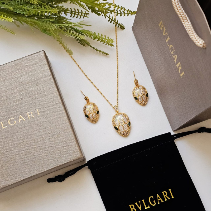 طقم سلسال وحلق من ماركة بولغاري