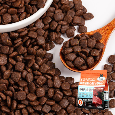 مصنعي أغذية القطط في القطط والقطط واللحوم الطازجة...