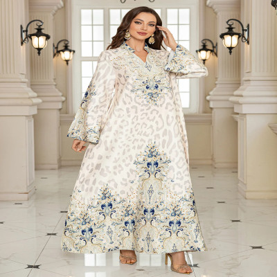 جلابية مغربية فاخرة بتصميم وايت تايقر