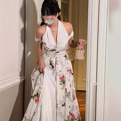 فستان نسائي أنيق بتصميم فاخر و مميز