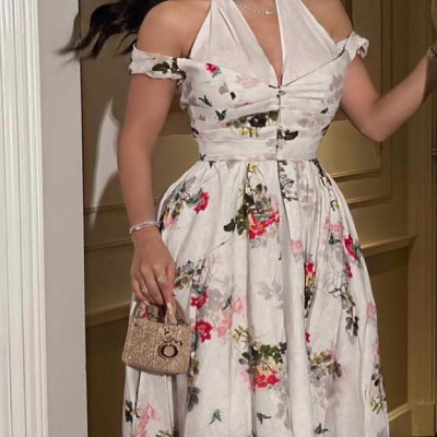 فستان نسائي أنيق بتصميم فاخر و مميز