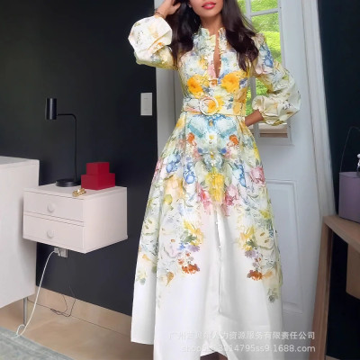 فستان نسائي ميدي منقوش وكأنه لوحة تنبض بالحياة بتص...