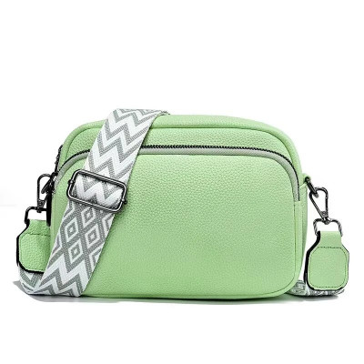 حقيبة كتف مربعة صغيرة بنقشة ليتشي – جلد أنيق بحزام...