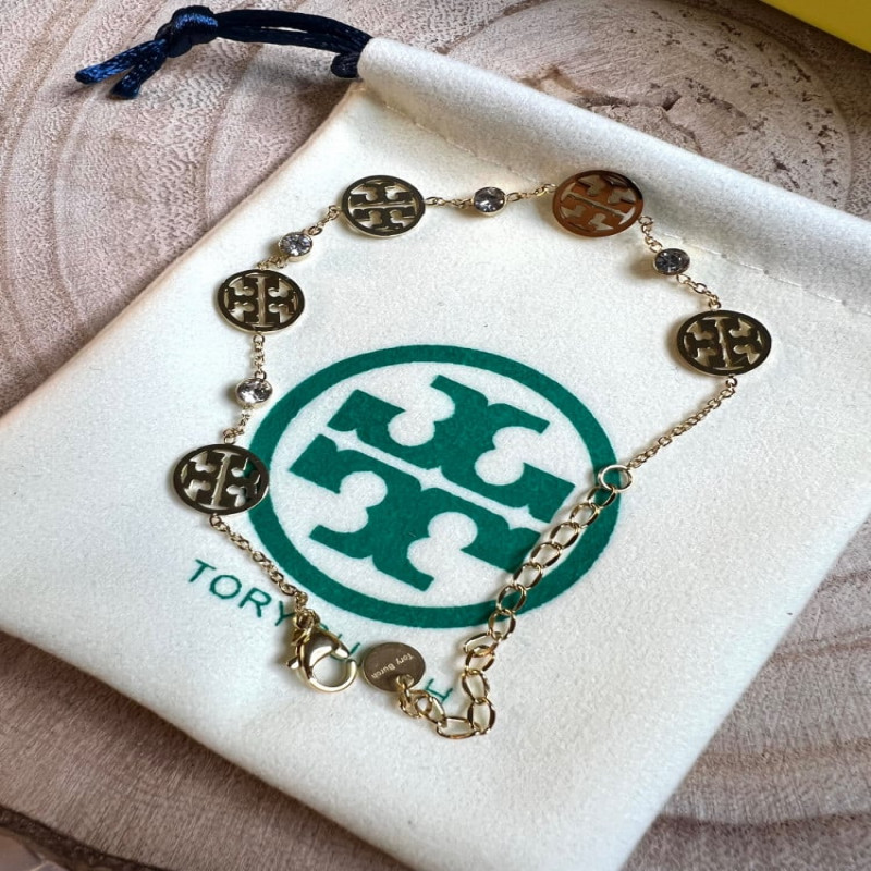 اسوارة نسائية من ماركة توري بورش