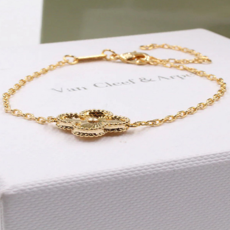 اسواره نسائية من ماركه فاان كليف