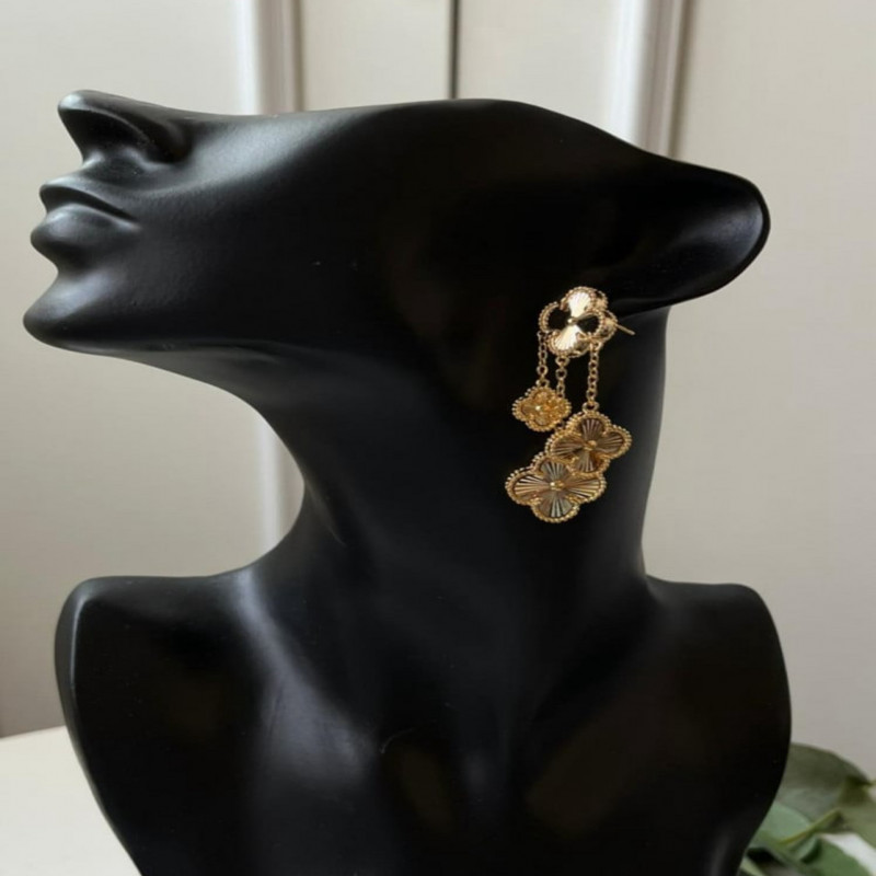 حلق نسائي من ماركة فان كليف