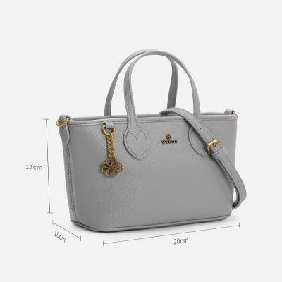 ‎ شنطة نسائية من الجلد بلون أزرق