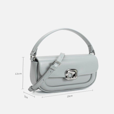 ‎ شنطة نسائية باللون أزرق فاتح