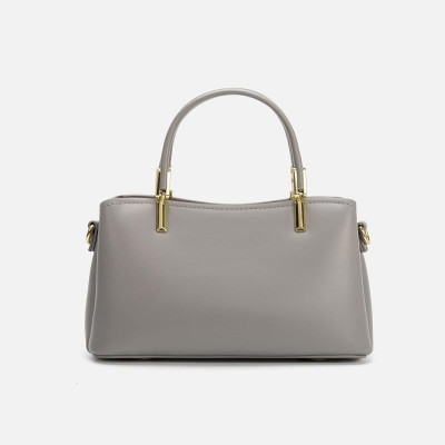 ‎ شنطة نسائية من الجلد باللون الرمادي