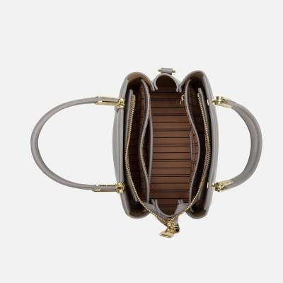 ‎ شنطة نسائية من الجلد باللون الرمادي