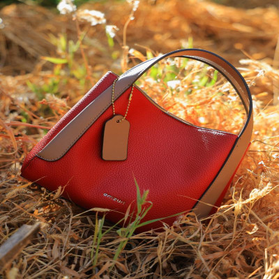 ‎ شنطة نسائية أنيقة من ايمزوري