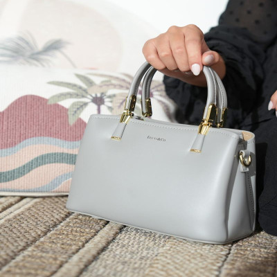 ‎ شنطة نسائية من الجلد باللون الرمادي