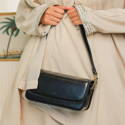 ‎ شنطة نسائية باللون الأسود