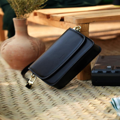 ‎ شنطة نسائية باللون الأسود