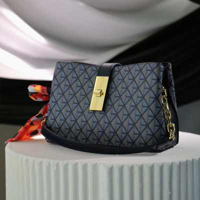 ‎ شنطة نسائية من ايمزوري بلون أزرق