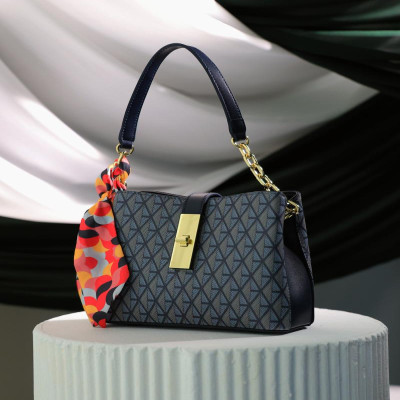 ‎ شنطة نسائية من ايمزوري بلون أزرق