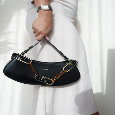 ‎ شنطة نسائية باللون الأسود