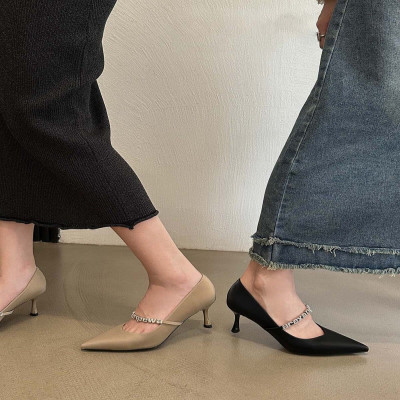 ‎ حذاء نسائي بكعب عالي باللون البني