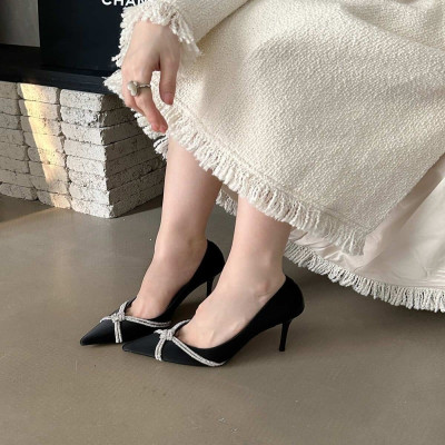 ‎ حذاء نسائي بكعب عالي باللون الأسود