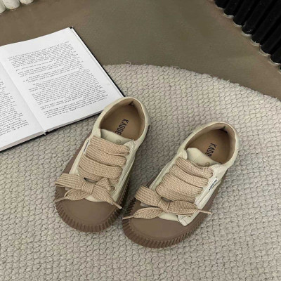 ‎ حذاء نسائي عصري بلون بني