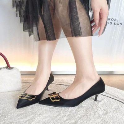 ‎ حذاء نسائي بكعب باللون الأسود