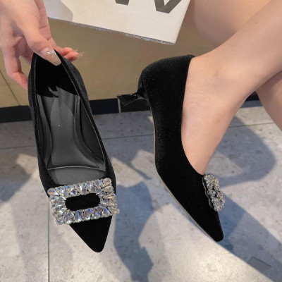 ‎ حذاء نسائي عصري باللون الأسود