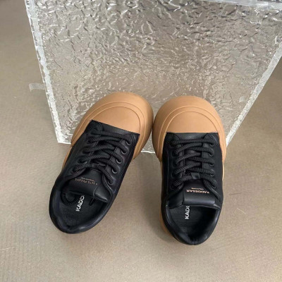 ‎ حذاء نسائي عصري باللون الأسود