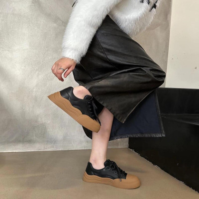 ‎ حذاء نسائي عصري باللون الأسود