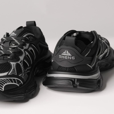 ‎ حذاء نسائي عصري باللون الأسود