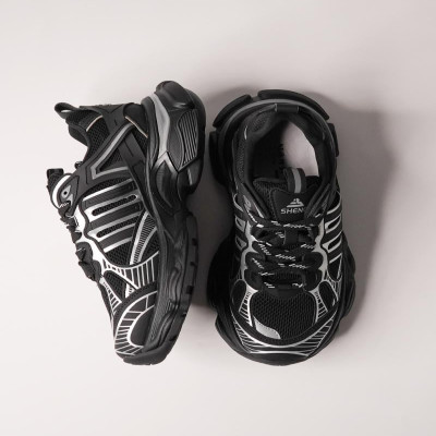 ‎ حذاء نسائي عصري باللون الأسود