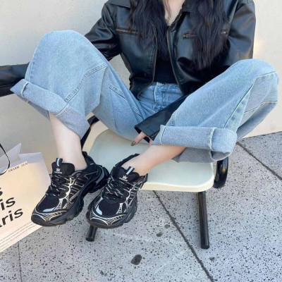 ‎ حذاء نسائي عصري باللون الأسود